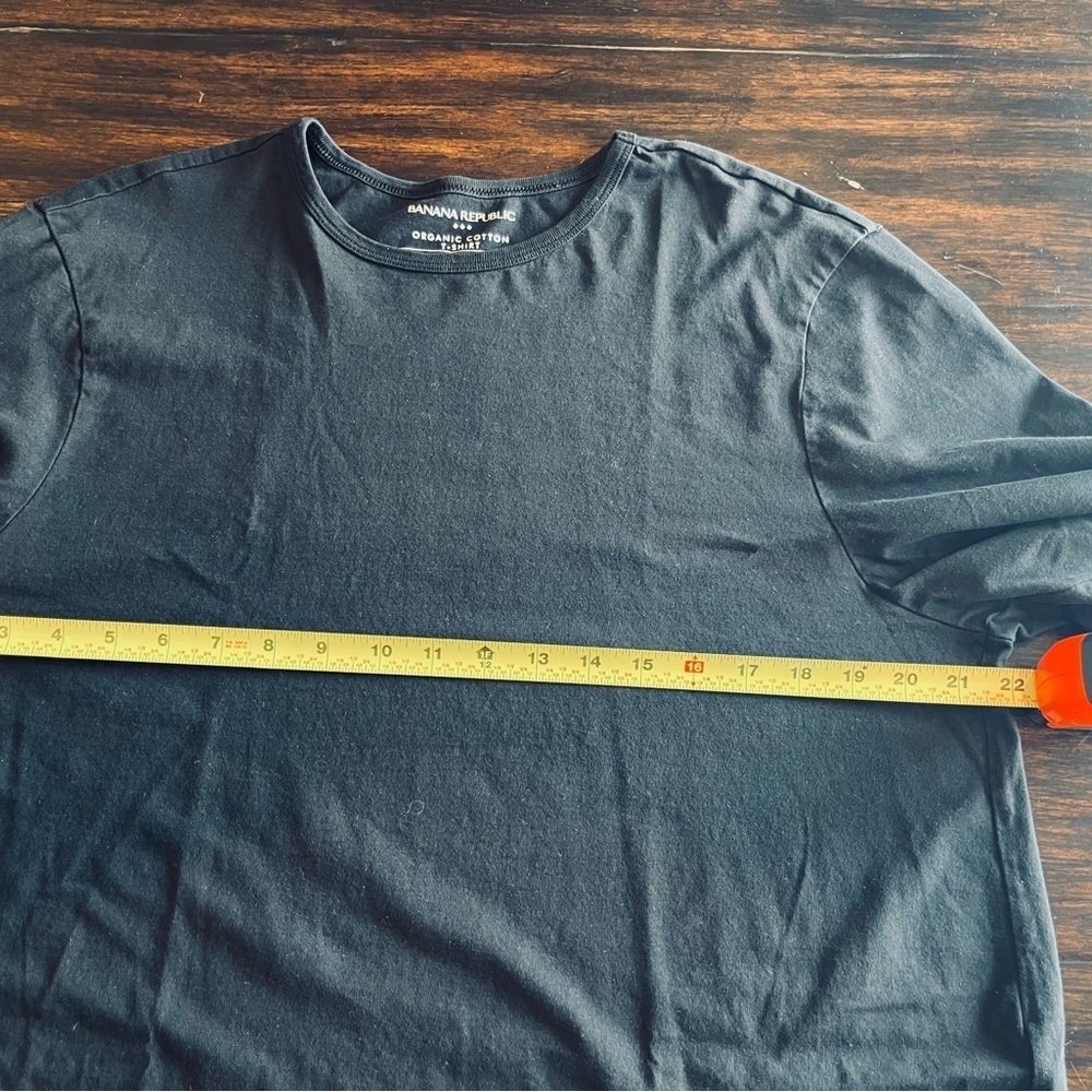 Banana Republic Men's black organic short Sleeve Tee